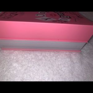 Too Faced Makeup - Mean Girls Burn Book Palette Too Faced Makeup - Mean Girls Burn Book Palette